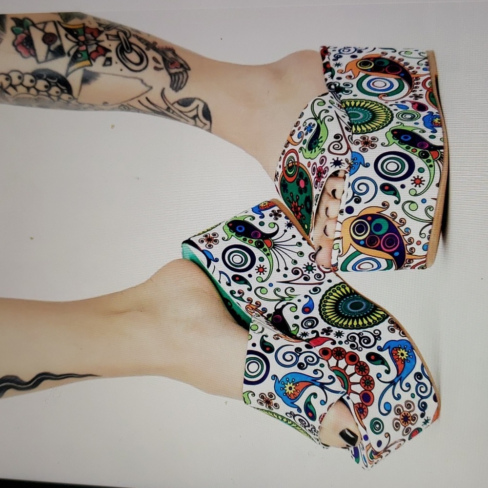 NWOT Paisley Lenox Platform Sandals Size 5.5  Heel 3.5'
